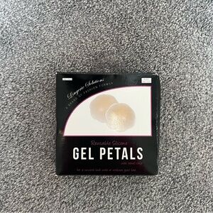 Pair of Silicone Reusable Gel Petals with travel case